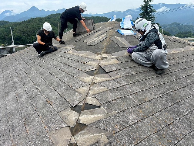 富士河口湖町　スーパーガルテクト　屋根葺き替え　アスベスト屋根撤去